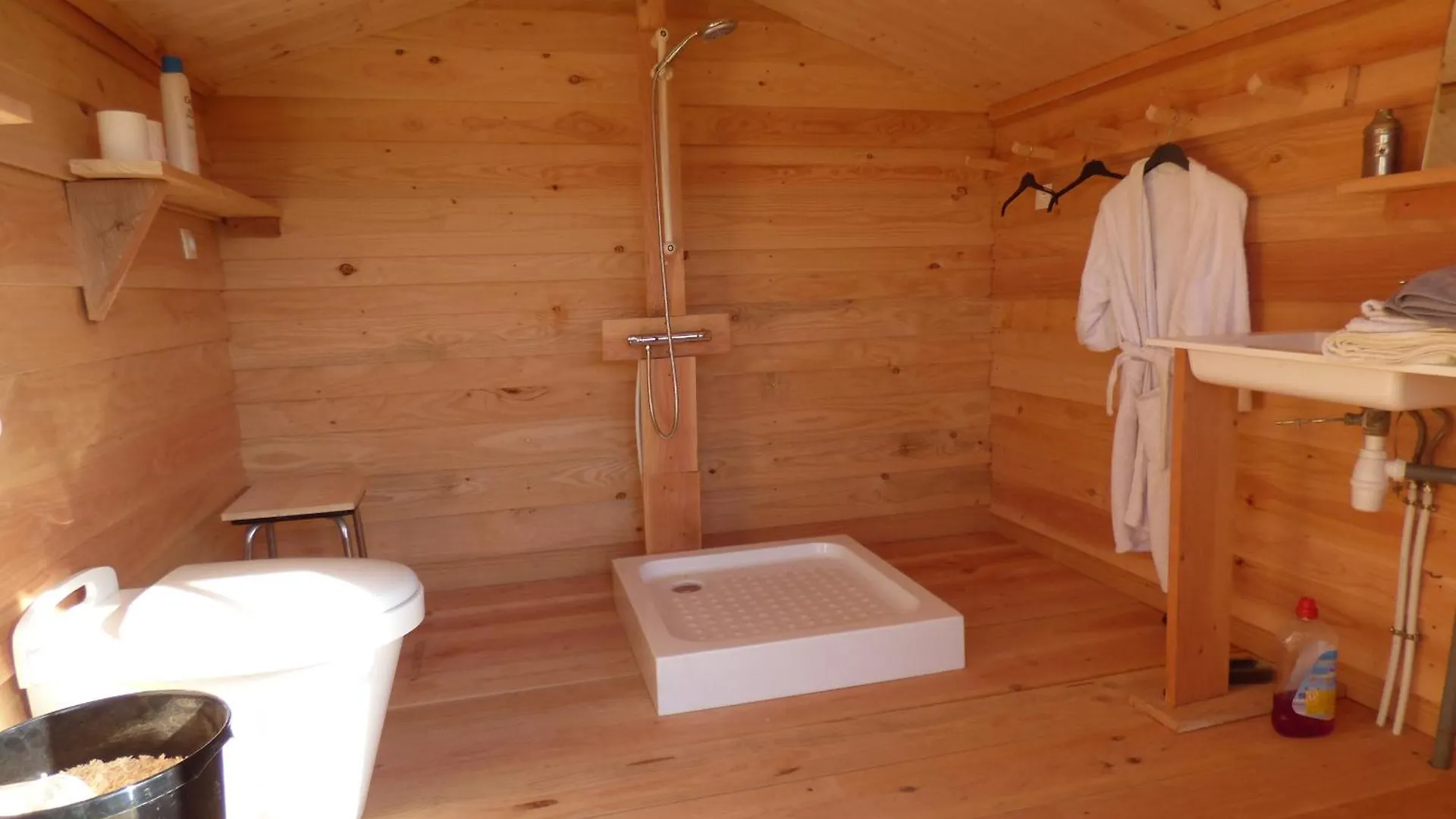 Parque de Campismo La Roulotte De La Borde Hotel Puy-lʼÉvêque