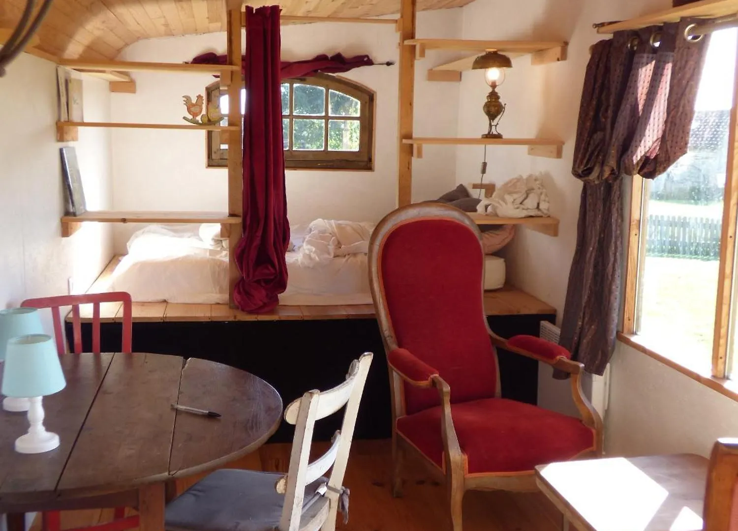 La Roulotte De La Borde Hotel Puy-lʼÉvêque Parque de Campismo