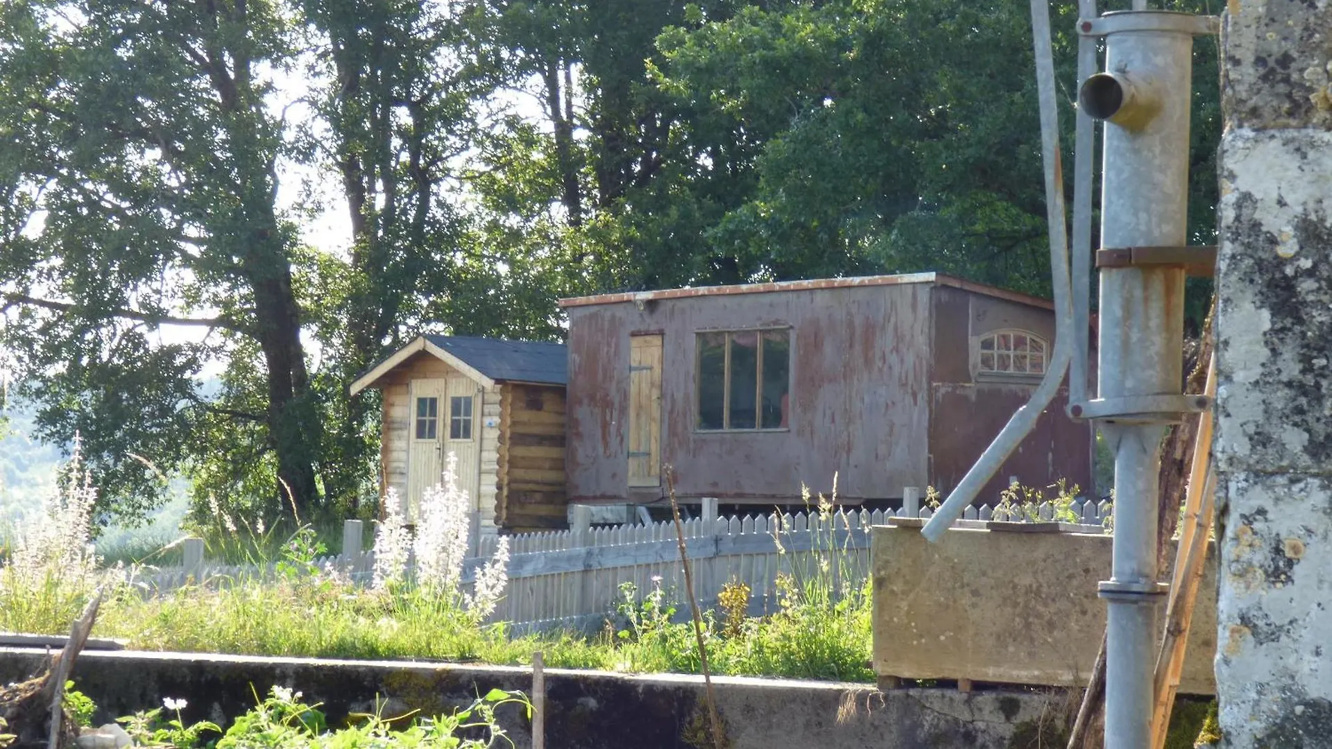 Parque de Campismo La Roulotte De La Borde Hotel Puy-lʼÉvêque França